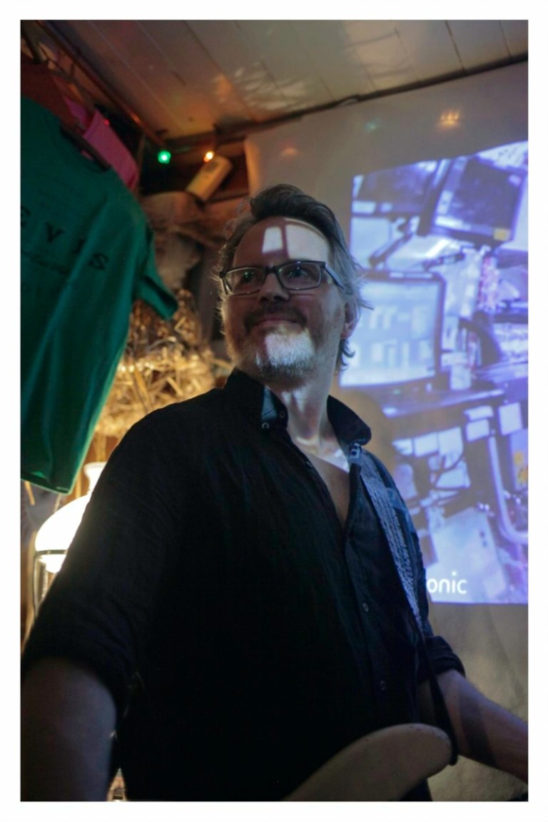 FC&C w/ Kit at Levis Corner House, Ballydehob 08 Feb 2020